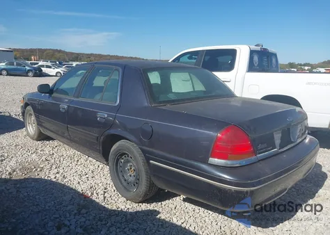 2001 Ford Crown Victoria Lx z USA, uszkodzony, nr VIN 2FAFP74W31X134040